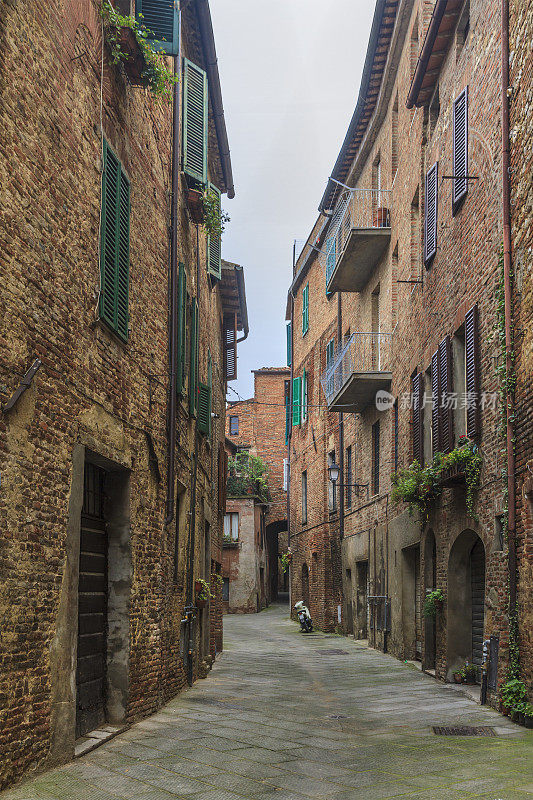 Città della Pieve，一个主要由外露砖块建造的中世纪城镇(翁布里亚，意大利)